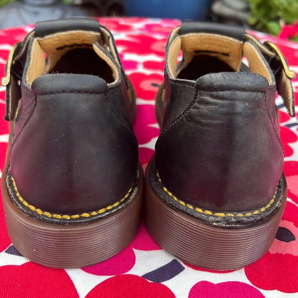 🏴󠁧󠁢󠁥󠁮󠁧󠁿 Vintage Dr. Martens MIE Matte Black T-Strap Mary Jane UK 6